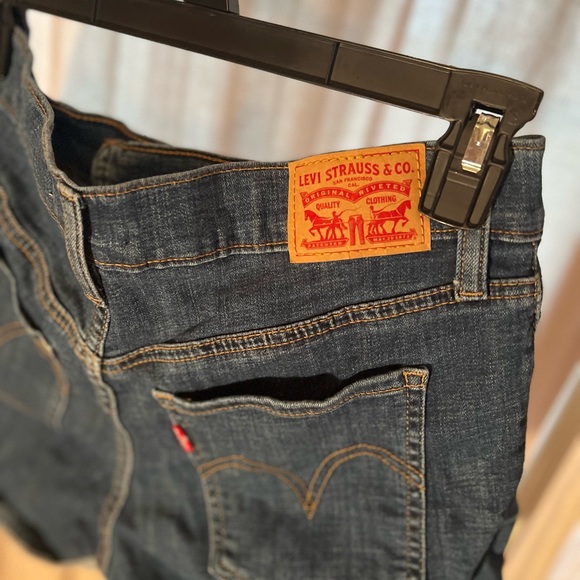 LEVI’S High Rise Shorts - Picture 3 of 5